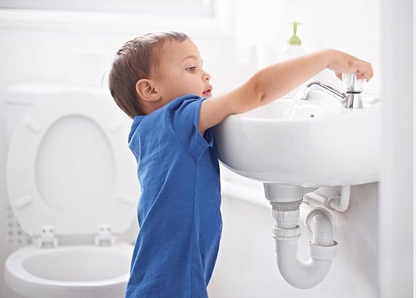 ir-al-baño-vp 9 Consejos para viajar en coche con niños